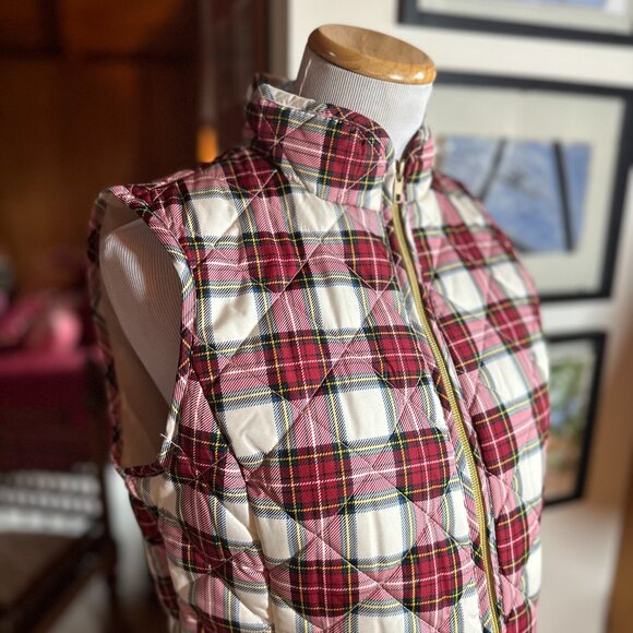 ST. JOHN'S BAY Quilted Ivory Red, Blue, Green Plaid Tartan Vest – S - Picture 2 of 7